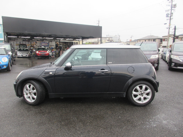 中古車 Bmw ミニ クーパー パークレーン レザー シートヒーター Hdd Dvd再 の中古車詳細 79 040km ブラック 愛知県 30万円 中古車情報 中古車検索なら 車選びドットコム 車選び Com