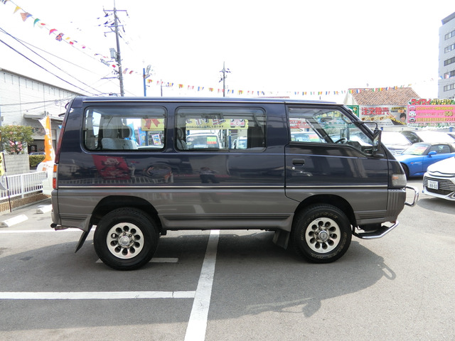 中古車 三菱 デリカスターワゴン 2 5 エクシード リミテッドエディション ハイルーフ ディーゼル 4wd 純正15aw フロントグリルガード の中古車詳細 76 000km ダークブルー 岡山県 177万円 中古車情報 中古車検索なら 車選びドットコム 車選び Com