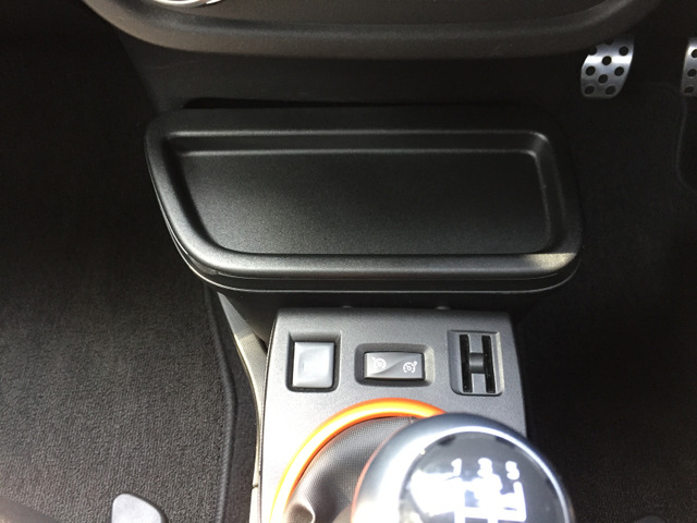 中古車 ルノー トゥインゴ Gt 5速mt メモリーナビ 禁煙 の中古車詳細 8 000km オランジュブレイズメタリック 神奈川県 228万円 中古車情報 中古車検索なら 車選びドットコム 車選び Com