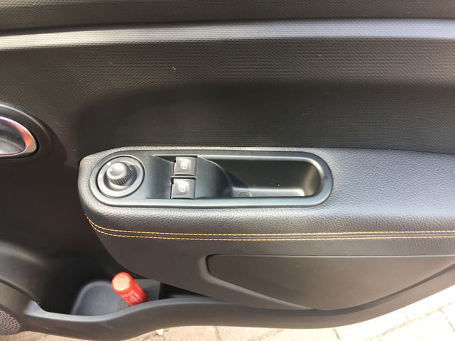 中古車 ルノー トゥインゴ Gt 5速mt メモリーナビ 禁煙 の中古車詳細 8 000km オランジュブレイズメタリック 神奈川県 228万円 中古車情報 中古車検索なら 車選びドットコム 車選び Com