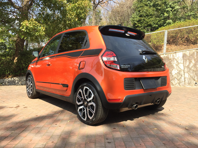 中古車 ルノー トゥインゴ Gt 5速mt メモリーナビ 禁煙 の中古車詳細 8 000km オランジュブレイズメタリック 神奈川県 228万円 中古車情報 中古車検索なら 車選びドットコム 車選び Com