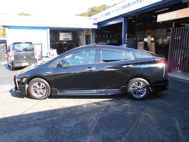 中古車 トヨタ プリウス 1 8 A E Four 4wd モデリスタエアロホイールサンルーフ の中古車詳細 9 000km 黒 京都府 318万円 中古車情報 中古車検索なら 車選びドットコム 車選び Com