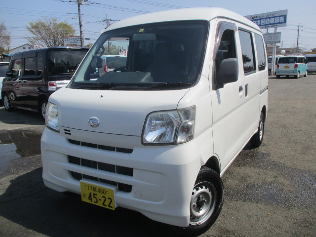 中古車 ダイハツ ハイゼットカーゴ スペシャル ハイルーフ の中古車詳細 127 537km ホワイト 埼玉県 24 8万円 中古車 情報 中古車検索なら 車選びドットコム 車選び Com
