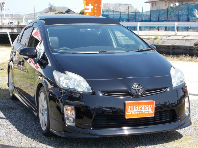 中古車 トヨタ プリウス 1 8 S Ledエディション サンルーフ9inナビ車高調禁煙車ローダウ の中古車詳細 115 000km ブラック 岡山県 9万円 中古車情報 中古車検索なら 車選びドットコム 車選び Com