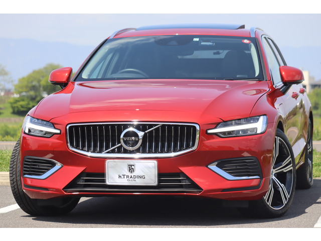 中古車 ボルボ V60 T6 ツインエンジン Awd インスクリプション 4wd 1オーナー 4000キロ の中古車詳細 4 100km フュージョンレッド 愛知県 458万円 中古車情報 中古車検索なら 車選びドットコム 車選び Com