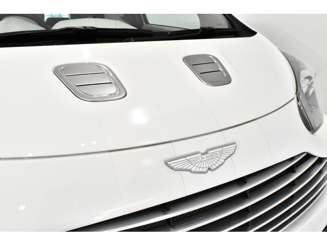 中古車 アストンマーティン シグネット ローンチエディションホワイト D車 世界限定50台 特別仕様車 2色革 の中古車詳細 19 000km スノーホワイト 東京都 750万円 中古車情報 中古車検索なら 車選びドットコム 車選び Com