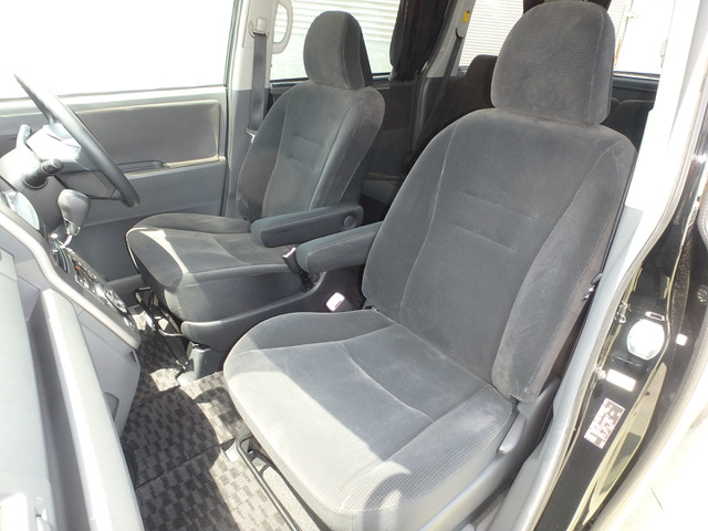 中古車 トヨタ ヴォクシー 2 0 トランスx 4wd 車中泊仕様車 カーテン付 の中古車詳細 115 627km ブラック 岐阜県 Sold Out 中古車情報 中古車検索なら 車選びドットコム 車選び Com