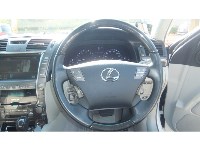 中古車 レクサス Ls460 バージョンs Iパッケージ 動画公開中です 車検r4年4月 の中古車詳細 78 110km パールホワイト 埼玉県 109万円 中古車情報 中古車検索なら 車選びドットコム 車選び Com