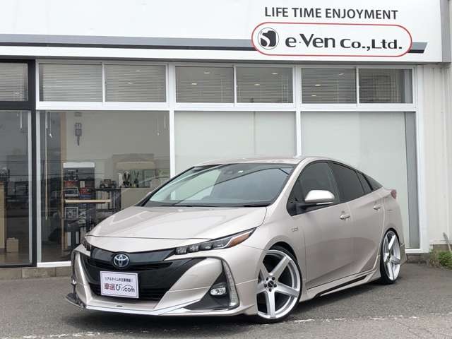 中古車 トヨタ プリウスphv 1 8 S ナビパッケージ の中古車詳細 76 000km シルバー 千葉県 234万円 中古車情報 中古車検索なら 車選びドットコム 車選び Com