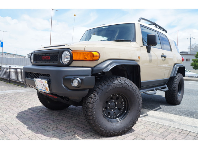 中古車情報 トヨタ Fjクルーザー 4 0 カラーパッケージ 4wd ワンオーナー 修復歴無し の中古車詳細 走行距離 7 1万km カラー 薄茶白 販売地域 大阪府寝屋川市 中古車を探すなら Carme カーミー 中古車