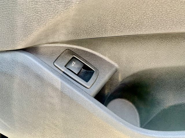 中古車 Bmw X1 Sドライブ 18i 純アルミホイル ハンズフリーテールゲート の中古車詳細 25 000km アルピンホワイト 兵庫県 218万円 中古車情報 中古車検索なら 車選びドットコム 車選び Com