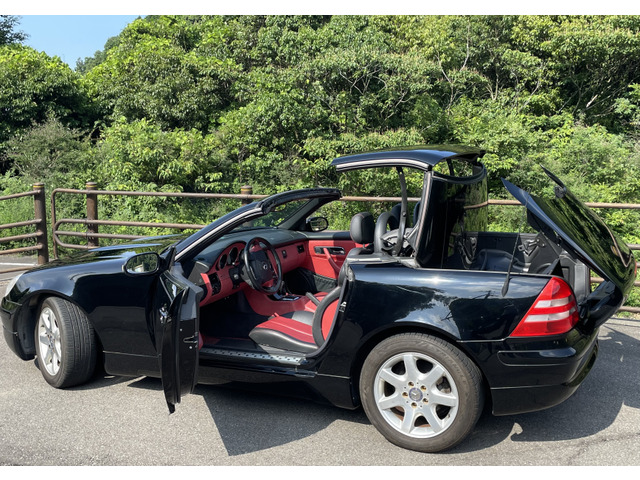 中古車 メルセデス ベンツ Slk230 コンプレッサー 2年車検込み オープン良好 希少左h の中古車詳細 71 000km ブラック 愛媛県 69万円 中古車情報 中古車検索なら 車選びドットコム 車選び Com