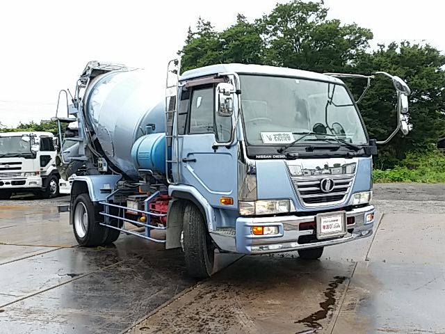 中古車 Udトラックス コンドル ミキサー車 増トン 積載7 8tnox適合車 の中古車詳細 228 445km ブルー 千葉県 328 9万円 中古車情報 中古車検索なら 車選びドットコム 車選び Com