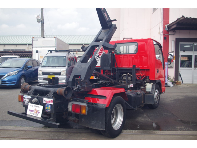 中古車 いすゞ エルフ 脱着装置付コンテナ専用車 アームロール の中古車詳細 74 319km レッド 群馬県 240万円 中古車 情報 中古車検索なら 車選びドットコム 車選び Com