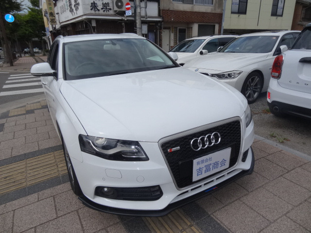 中古車 アウディ アバント 1 8 Tfsi すぐ乗れます ナビ バックカメラ の中古車詳細 128 981km パールホワイト 佐賀県 39万円 中古車情報 中古車検索なら 車選びドットコム 車選び Com
