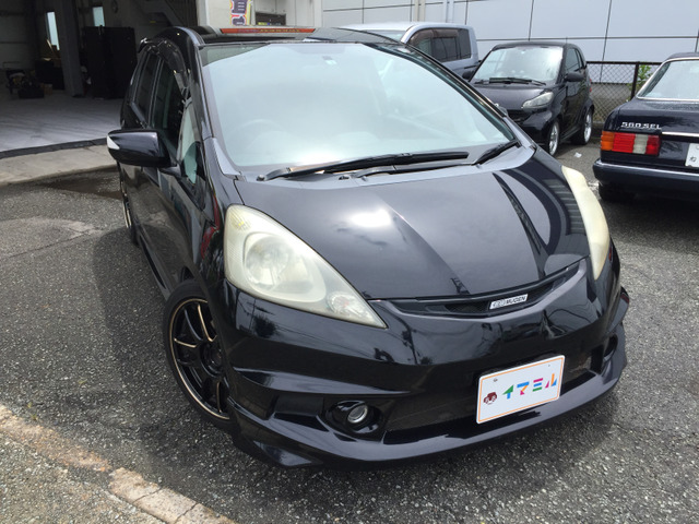 中古車 ホンダ フィット 1 5 Rs スカイルーフ 車検新規2年付き の中古車詳細 176 386km ブラック 兵庫県 22万円 中古車情報 中古車検索なら 車選びドットコム 車選び Com