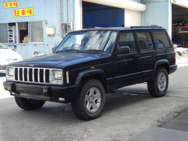 中古車 クライスラージープ チェロキー リミテッド 4WD 同色再塗装