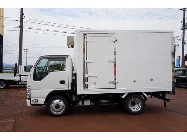 中古車 いすゞ エルフ 1 8t 4wd Ffl 標準 低温冷凍 の中古車詳細 284 370km ホワイト 新潟県 2万円 中古車 情報 中古車検索なら 車選びドットコム 車選び Com