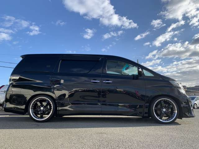 中古車 トヨタ ヴェルファイア 車高調 新品インチアルミホイール の中古車詳細 61 000km ブラック 兵庫県 179 8万円 中古車情報 中古車検索なら 車選びドットコム 車選び Com