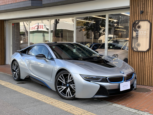 中古車 Bmw I8 ベースモデル 左h ピュアインパルスpkg 社外dtv の中古車詳細 9 000km アイオニックシルバー 東京都 955万円 中古車情報 中古車検索なら 車選びドットコム 車選び Com