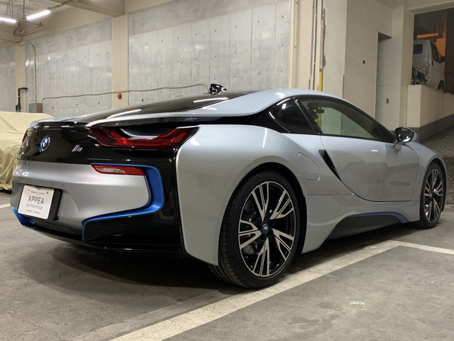 中古車 Bmw I8 ベースモデル 左h ピュアインパルスpkg 社外dtv の中古車詳細 9 000km アイオニックシルバー 東京都 955万円 中古車情報 中古車検索なら 車選びドットコム 車選び Com