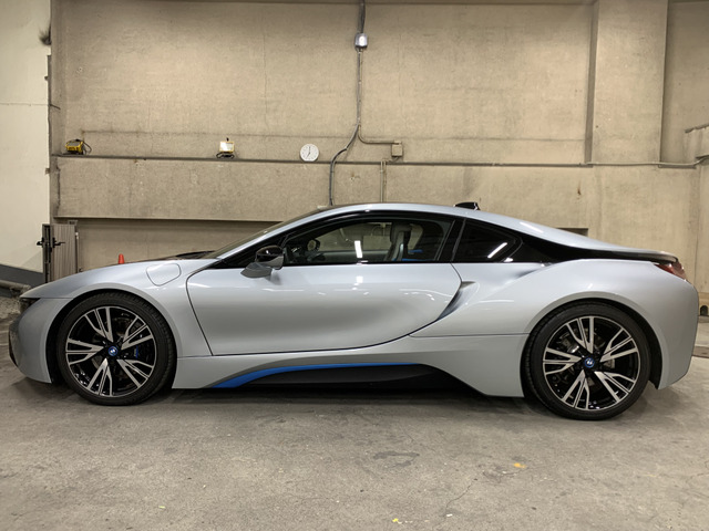 中古車 Bmw I8 ベースモデル 左h ピュアインパルスpkg 社外dtv の中古車詳細 9 000km アイオニックシルバー 東京都 955万円 中古車情報 中古車検索なら 車選びドットコム 車選び Com