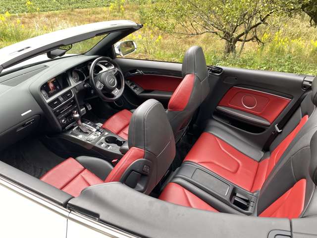中古車 アウディ S5カブリオレ 3.0 4WD 純正4本出すマフラー