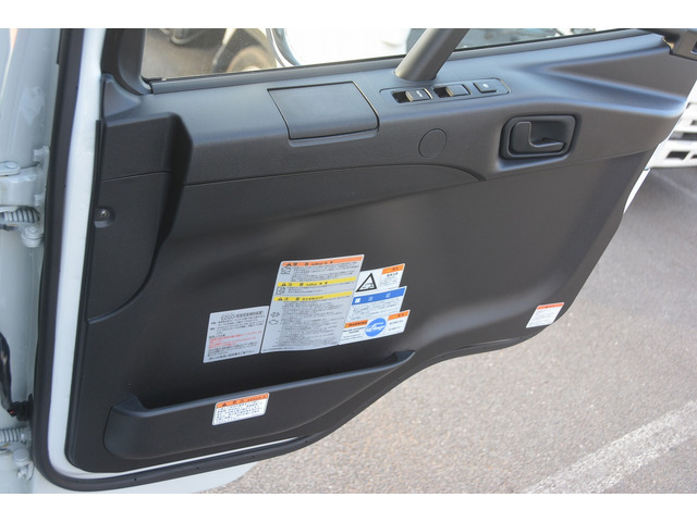 中古車 三菱ふそう ファイター クレーン 3軸 4段 回送 造りボディー 9 9t の中古車詳細 1 050km ホワイト 埼玉県 1 958万円 中古車情報 中古車検索なら 車選びドットコム 車選び Com