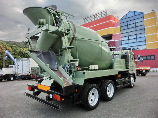 中古車 日野 レンジャー ミキサー車 10t積載増トン コンクリートミキサー の中古車詳細 186 560km 緑 山口県 259 6万円 中古車情報 中古車検索なら 車選びドットコム 車選び Com