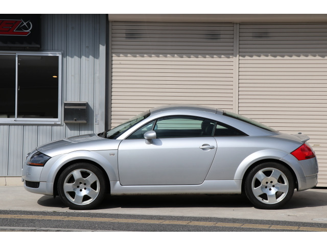 中古車 アウディ Ttクーペ 1 8t クワトロ 4wd 左ハンドル 6速mt 225ps の中古車詳細 51 000km シルバー 広島県 128万円 中古車情報 中古車検索なら 車選びドットコム 車選び Com