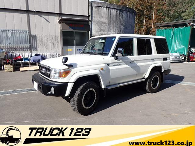 中古車 トヨタ ランドクルーザー70 4.0 4WD H26 復刻モデル 3.9万