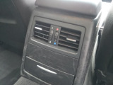 後部座席用のエアコン吹き出し口