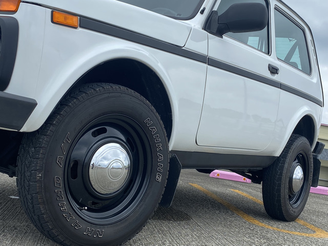 中古車 ラーダ ニーヴァ 4wd の中古車詳細 24 000km ホワイト 愛知県 248万円 中古車情報 中古車検索なら 車選びドットコム 車選び Com