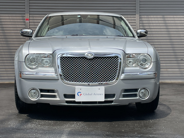 中古車 クライスラー 300c 5 7 Hemi ディーラー車 純正hddナビ キセノン の中古車詳細 105 000km 銀 神奈川県 75 8万円 中古車情報 中古車検索なら 車選びドットコム 車選び Com
