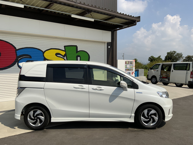 中古車 ホンダ フリードスパイクハイブリッド 1 5 ジャストセレクション メモリーナビ フルセグtv クルコン の中古車詳細 119 966km パールホワイト 愛知県 96万円 中古車情報 中古車検索なら 車選びドットコム 車選び Com