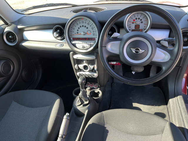 中古車 BMW MINI ミニ ワン プッシュスタート・パドルシフト・ETC の中古車詳細 (65,800km, ナイトファイヤーレッド, 兵庫県,  26万円) | 中古車情報・中古車検索なら【車選びドットコム（車選び.com）】