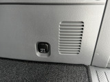 輸入車の修理や整備は高いと思っている人は多いですが、純正品同等の社外品や良質中古部品を使う事により、ディーラーの半分以下での修理、整備も可能です。お気軽にご相談ください
