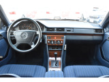 ミディアムクラス 300E  1オーナー・左ハンドル・禁煙車