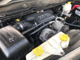 5.7L V8エンジンは、かつてのクライスラーの半球型燃焼室を持つ「Hemi」エンジンを改良した新世代Hemiとよばれる独特のエンジンとなり、アメリカンなこのエンジン音を好むファンも多いです。