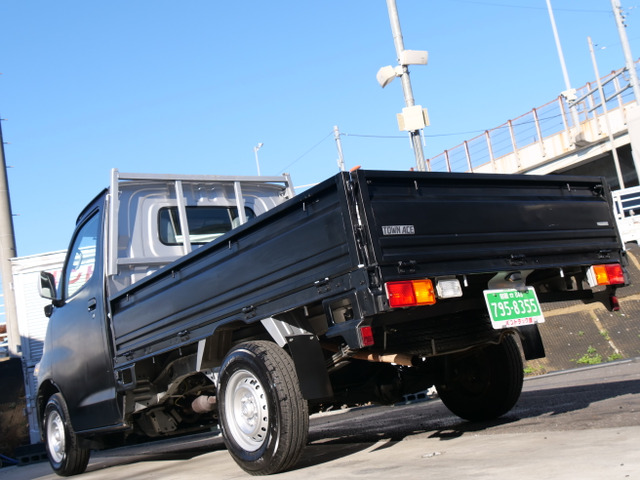 中古車 トヨタ タウンエーストラック DX平普免AT車ツヤ消し黒ナビTVETC の中古車詳細 (56,000km, 色替 ツヤ消しブラック, 埼玉県,  105.8万円) | 中古車情報・中古車検索なら【車選びドットコム（車選び.com）】