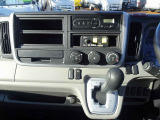 AC PS PW SRS ABS キーレス 左電格ミラー 運転席肘掛け AM/FM ドライブレコーダー アドブルー ターボ 排気ブレーキ フォグランプ