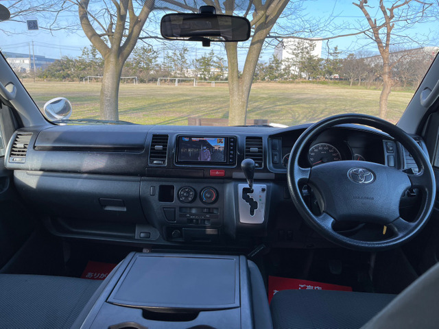 商談中。ハイエース、運転席シート、パワーシート