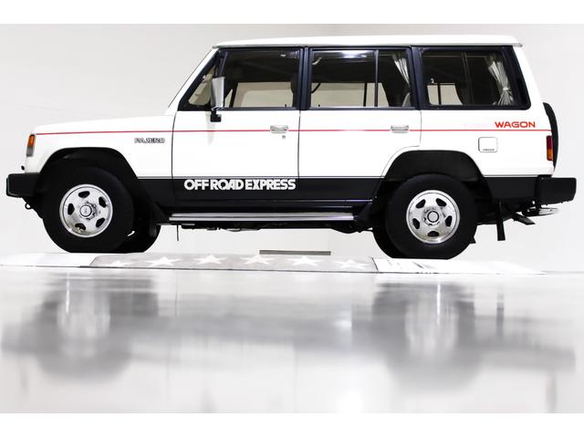 三菱 パジェロ 2.5 ミッドルーフ XL ディーゼル 4WD XL 4WD 丸目ヘッド