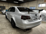 こちらの車輌にはK&WDampers、Aftermarketマフラー、Aftermarketアルミ、Aftermarket Aeroパーツ、追加メーター、Frontきインタークーラー等ドレスアップパーツが多数装着しております。