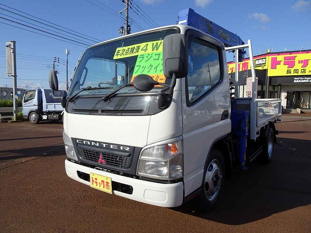 中古車 三菱ふそう キャンター クレーン 3t 4WD 全低床標準セミロング