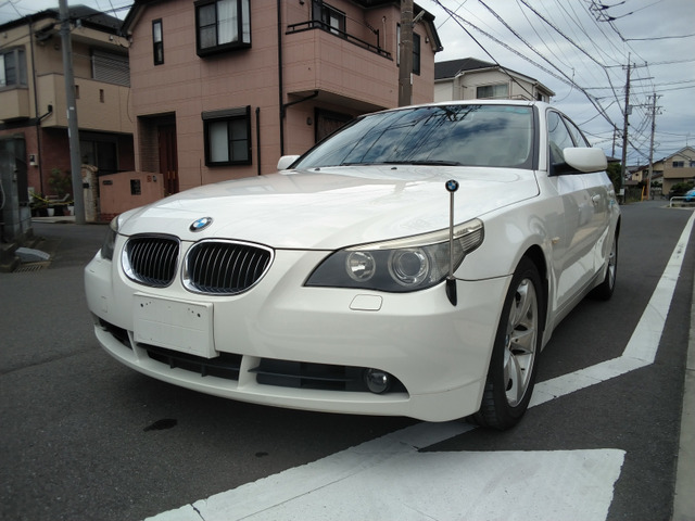 中古車 BMW 5シリーズセダン 525i ハイライン パッケージ 予備検付き の中古車詳細 (81,100km, ホワイト, 千葉県, 33万円)  | 中古車情報・中古車検索なら【車選びドットコム（車選び.com）】