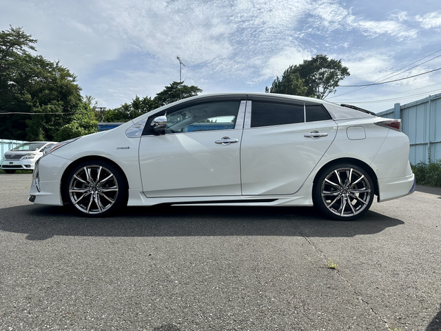 誰でも車がローンで買えます。R9AUTOの自社ローンは他社でローンが通らなかった方でもOK!自社審査で即日回答!金利0%!分割手数料なし!保証人不要!最長84回まで分割OK!