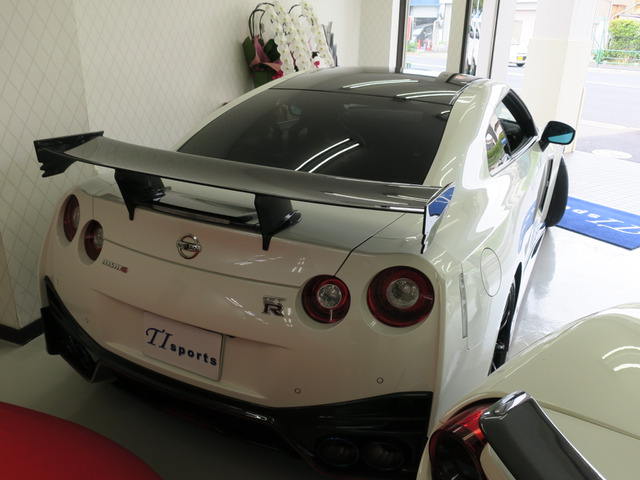 中古車 日産 GT-R 3.8 NISMO 4WD の中古車詳細 (6,570km, ブリリアント