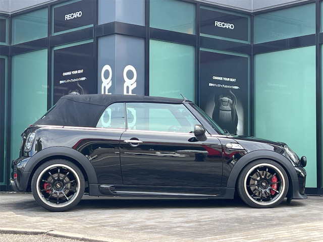 中古車 BMW MINI ミニコンバーチブル ジョン クーパー ワークス アラゴスタ車高調・ヨコハマアルミホイール の中古車詳細 (46,893km,  ブラック, 大阪府, 198万円) | 中古車情報・中古車検索なら【車選びドットコム（車選び.com）】