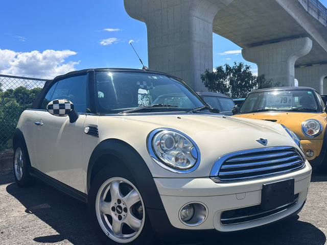 中古車 BMW MINI ミニコンバーチブル クーパー 車検整備付 修復歴無し 正規ディーラー車 の中古車詳細 (118,572km, シロツートン,  大阪府, 58万円) | 中古車情報・中古車検索なら【車選びドットコム（車選び.com）】